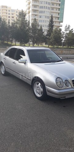 Mercedes E 280 1999, 267,000 km - 2.8 l - Gəncə