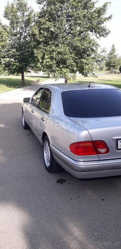 Mercedes E 280 1999, 267,000 km - 2.8 l - Gəncə