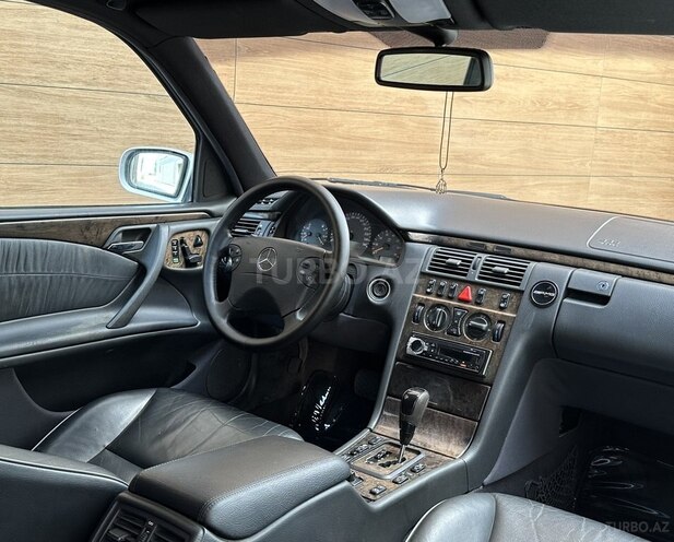 Mercedes E 240 2002, 125,000 km - 2.4 l - Bakı