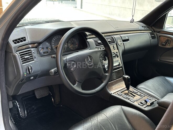 Mercedes E 240 2002, 125,000 km - 2.4 l - Bakı