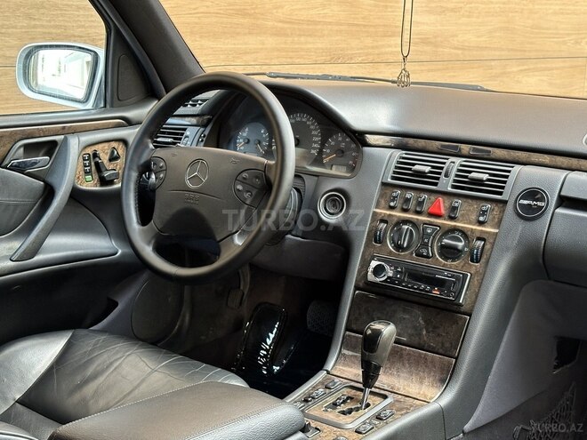 Mercedes E 240 2002, 125,000 km - 2.4 l - Bakı