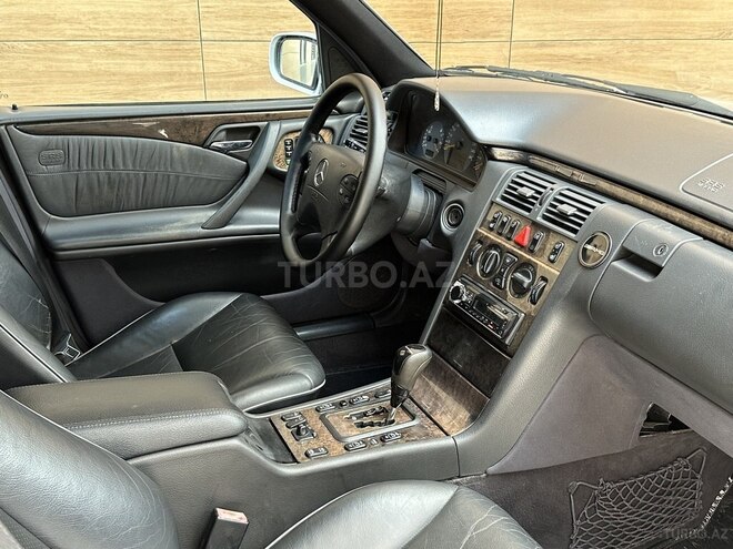 Mercedes E 240 2002, 125,000 km - 2.4 l - Bakı