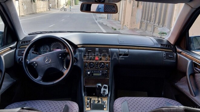 Mercedes E 240 2000, 427,000 km - 2.6 l - Bakı