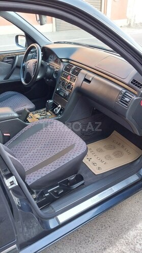 Mercedes E 240 2000, 427,000 km - 2.6 l - Bakı