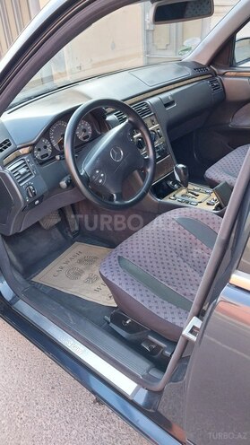 Mercedes E 240 2000, 427,000 km - 2.6 l - Bakı