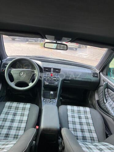 Mercedes C 220 1999, 852,600 km - 2.2 l - Sabirabad