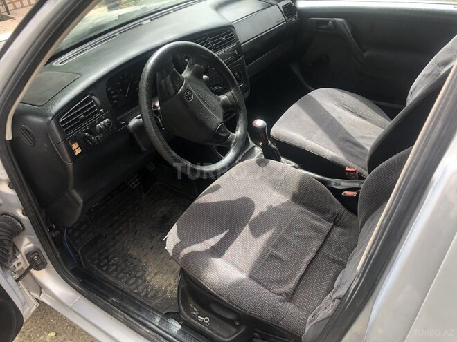 Volkswagen Golf 1994, 28,000 km - 1.8 l - Bakı