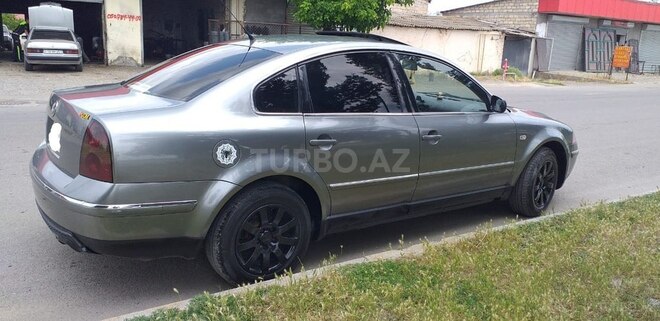 Volkswagen Passat 2001, 300,000 km - 1.8 l - Beyləqan