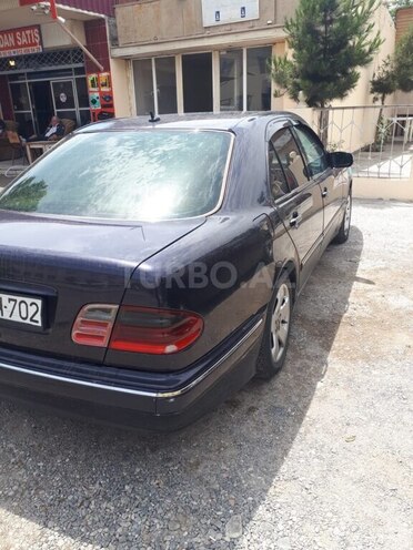 Mercedes E 270 2000, 356,412 km - 2.7 л - Bakı