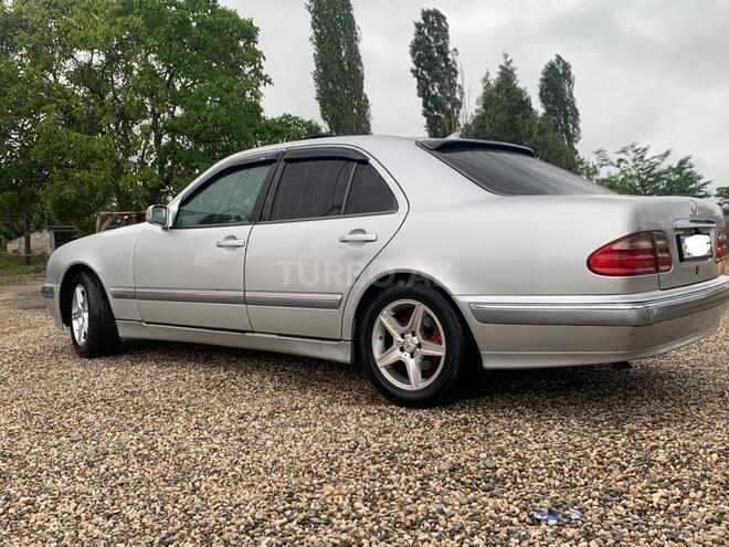 Mercedes E 200 2000, 350,000 km - 2.0 l - Quba