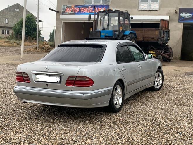 Mercedes E 200 2000, 350,000 km - 2.0 l - Quba