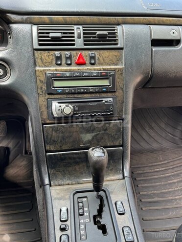 Mercedes E 200 1996, 438,000 km - 2.0 л - Bakı