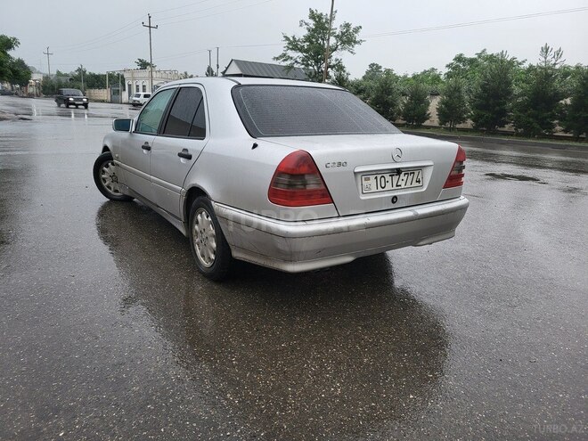 Mercedes C 230 1997, 290,000 km - 2.3 l - Quba