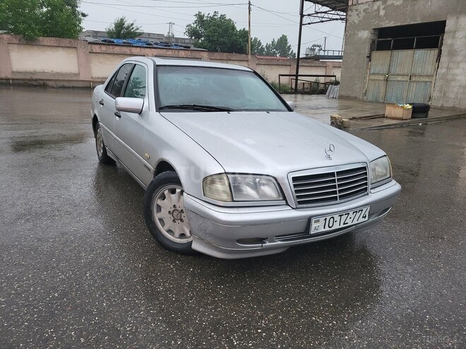 Mercedes C 230 1997, 290,000 km - 2.3 l - Quba