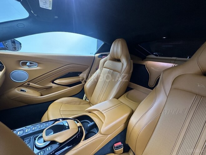 Aston Martin V8 Vantage-21