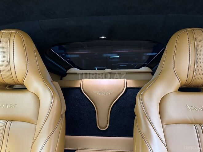 Aston Martin V8 Vantage-15