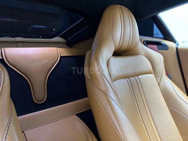 Aston Martin V8 Vantage-11
