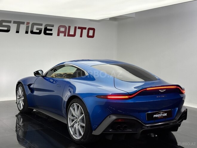 Aston Martin V8 Vantage-5