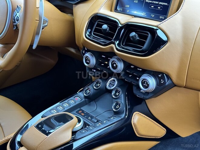 Aston Martin V8 Vantage-19