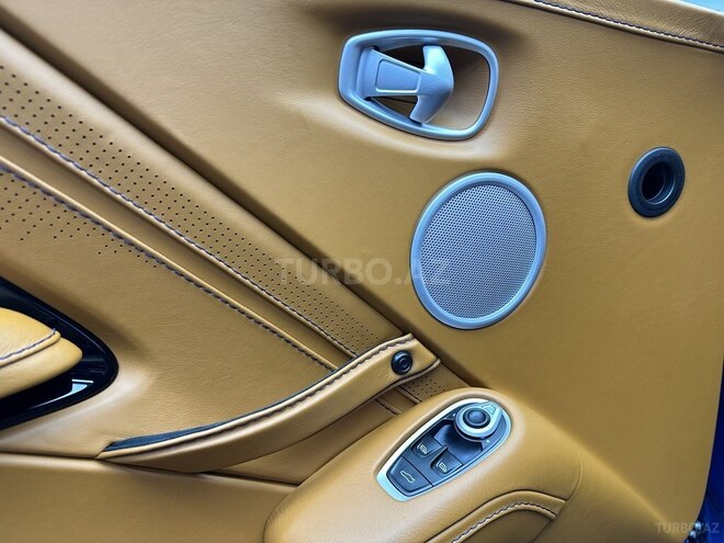 Aston Martin V8 Vantage-12