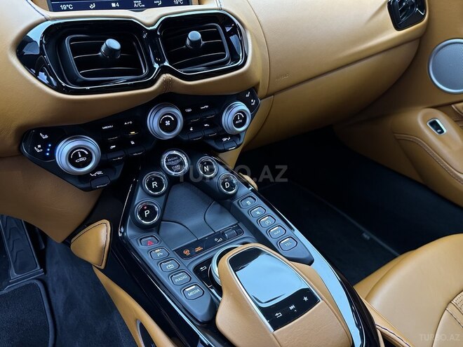 Aston Martin V8 Vantage-16