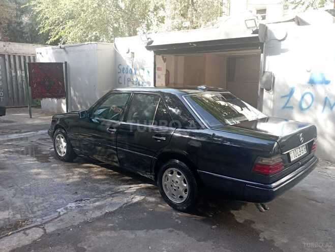 Mercedes E 260 1985, 268,000 km - 2.6 l - Bakı