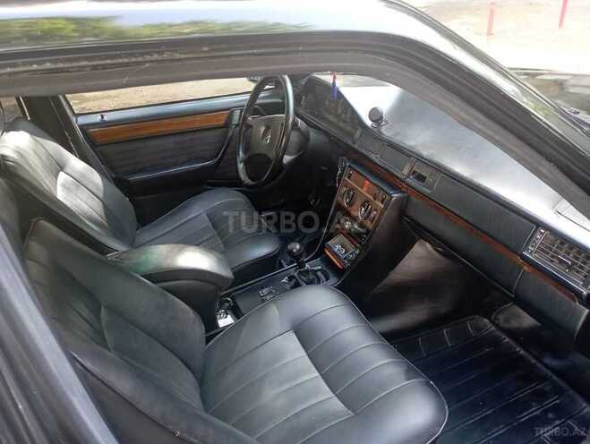 Mercedes E 260 1985, 268,000 km - 2.6 l - Bakı