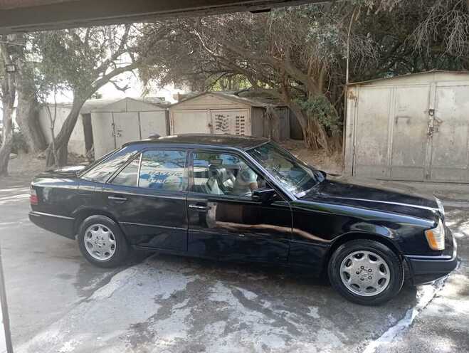 Mercedes E 260 1985, 268,000 km - 2.6 l - Bakı