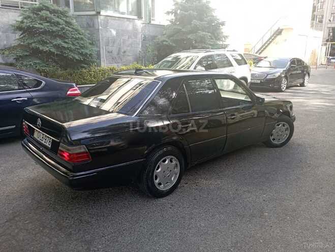 Mercedes E 260 1985, 268,000 km - 2.6 l - Bakı