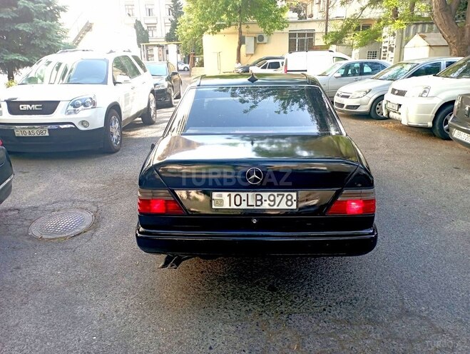 Mercedes E 260 1985, 268,000 km - 2.6 l - Bakı