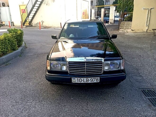 Mercedes E 260 1985, 268,000 km - 2.6 l - Bakı