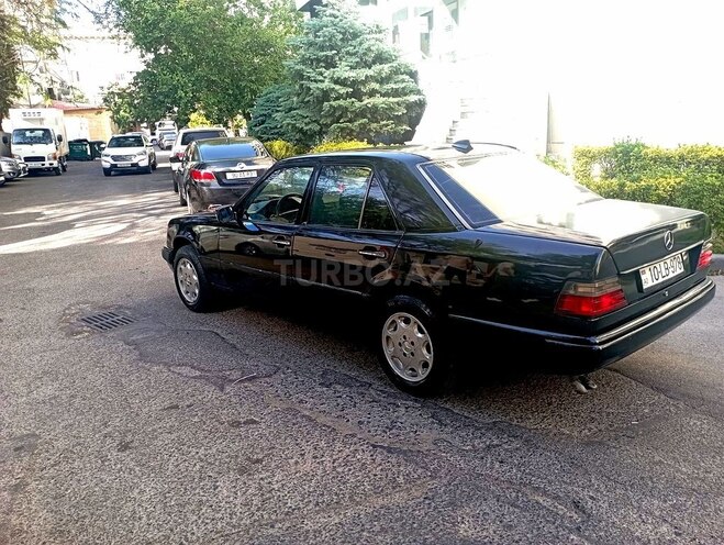 Mercedes E 260 1985, 268,000 km - 2.6 l - Bakı