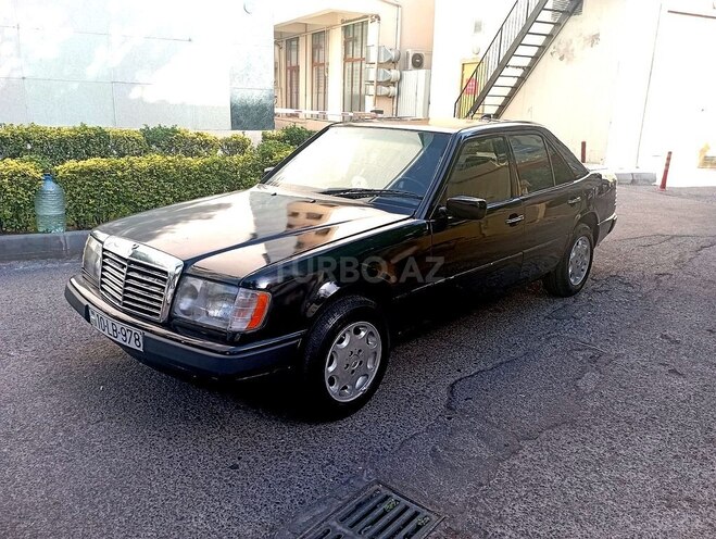 Mercedes E 260 1985, 268,000 km - 2.6 l - Bakı