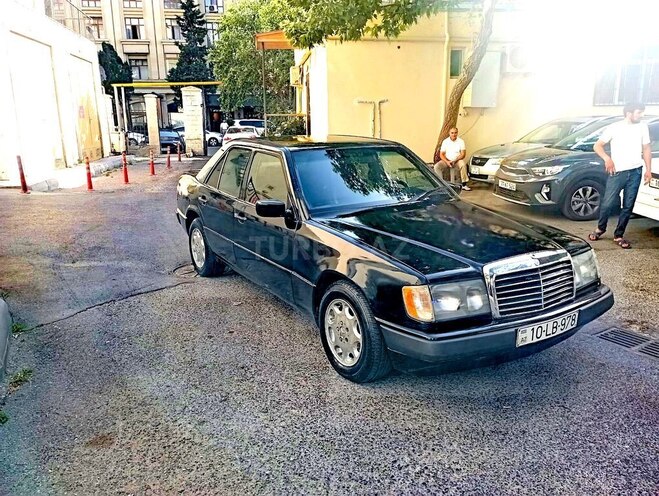 Mercedes E 260 1985, 268,000 km - 2.6 l - Bakı