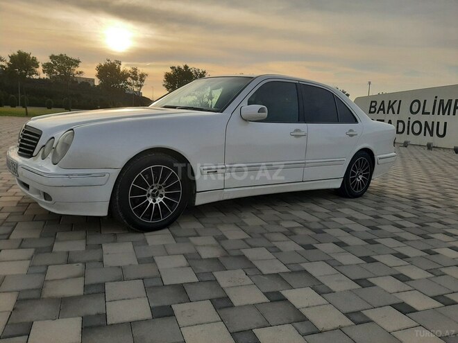 Mercedes E 220 2001, 326,000 km - 2.2 л - Bakı