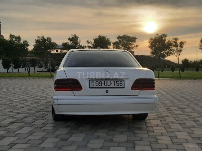 Mercedes E 220 2001, 326,000 km - 2.2 л - Bakı