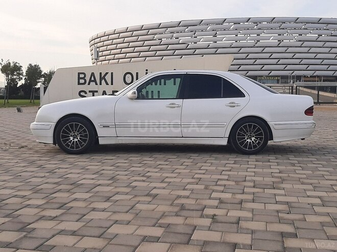 Mercedes E 220 2001, 326,000 km - 2.2 л - Bakı