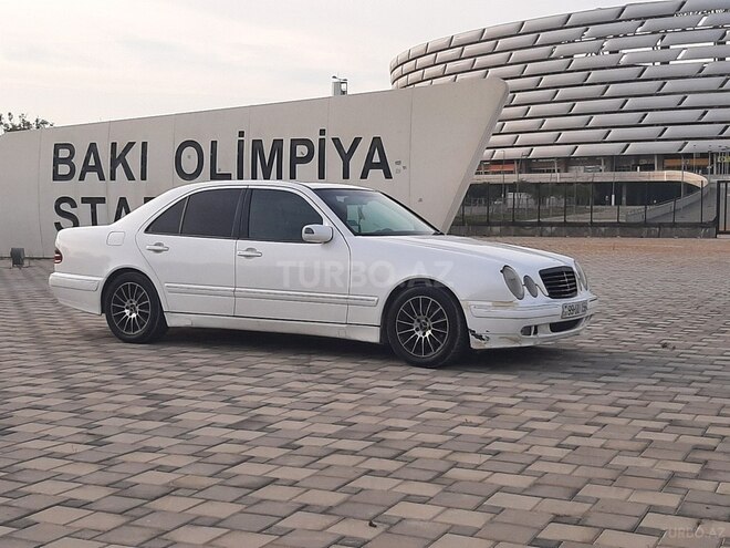Mercedes E 220 2001, 326,000 km - 2.2 л - Bakı