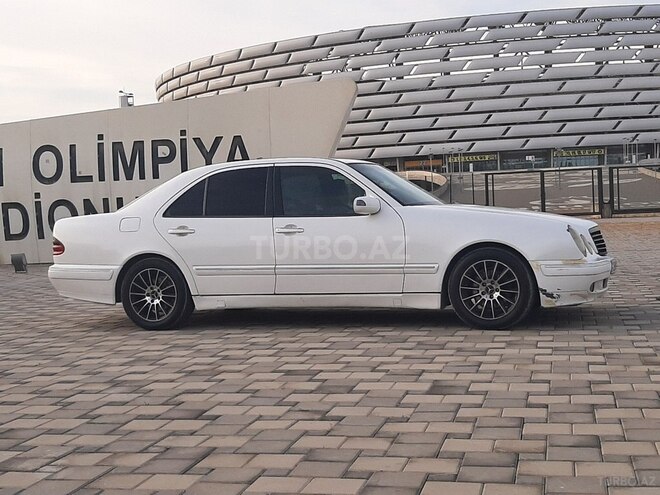 Mercedes E 220 2001, 326,000 km - 2.2 л - Bakı