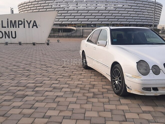 Mercedes E 220 2001, 326,000 km - 2.2 л - Bakı