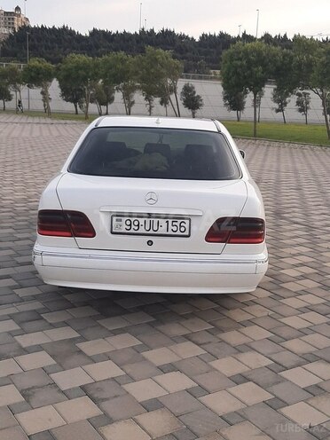 Mercedes E 220 2001, 326,000 km - 2.2 л - Bakı