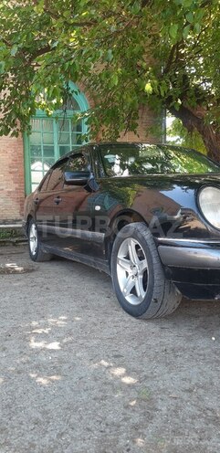 Mercedes E 280 1998, 450,000 km - 2.8 l - Quba