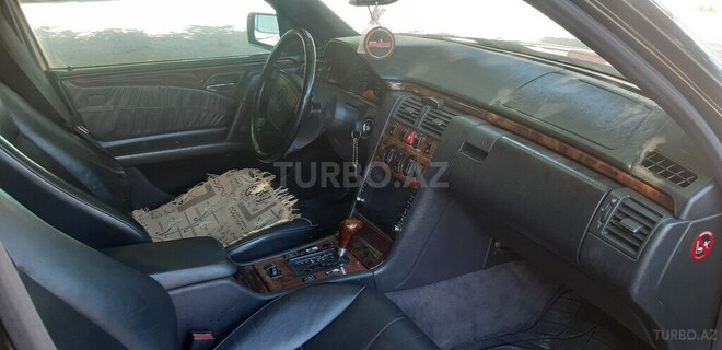 Mercedes E 280 1998, 450,000 km - 2.8 l - Quba