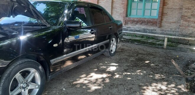 Mercedes E 280 1998, 450,000 km - 2.8 l - Quba