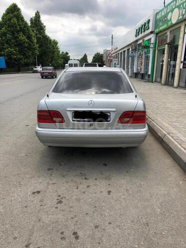 Mercedes E 200 1997, 32,000 km - 2.0 л - Yevlax