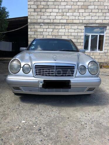 Mercedes E 200 1997, 32,000 km - 2.0 л - Yevlax