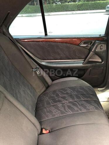Mercedes E 200 1997, 32,000 km - 2.0 л - Yevlax