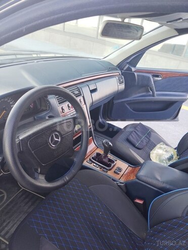 Mercedes E 200 1998, 458,000 km - 2.0 l - Xudat