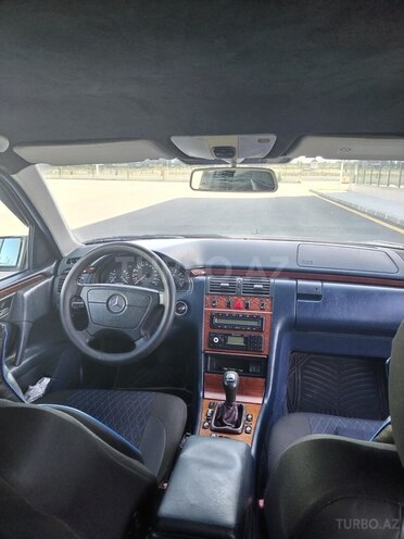 Mercedes E 200 1998, 458,000 km - 2.0 l - Xudat