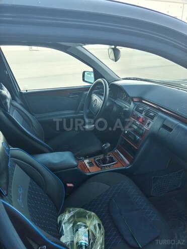 Mercedes E 200 1998, 458,000 km - 2.0 l - Xudat